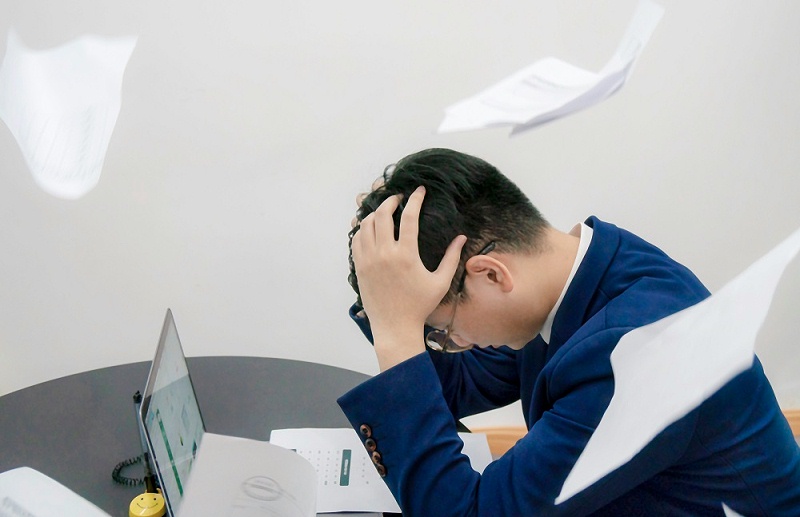 千庫網(wǎng)_煩躁的商務男士攝影圖_攝影圖編號68299