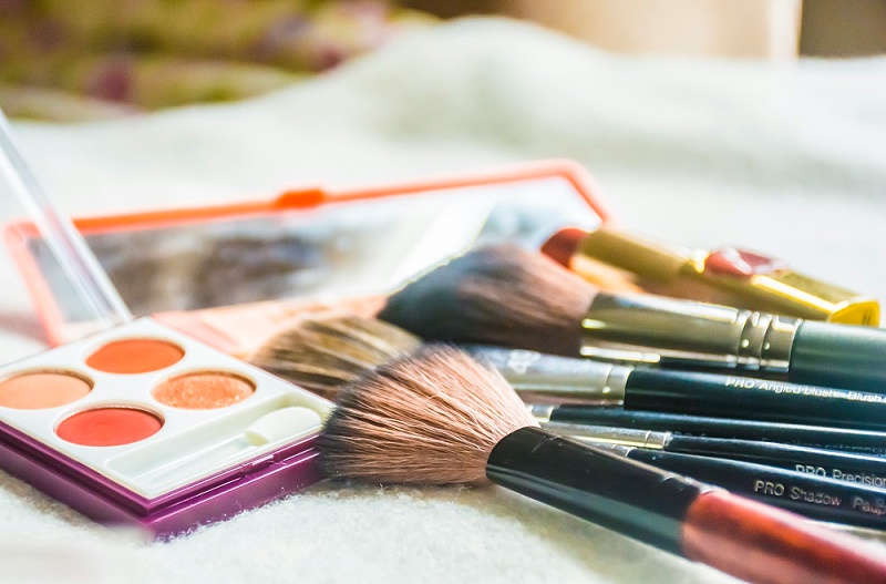 千庫網(wǎng)_化妝品化妝刷產(chǎn)品美妝攝影圖_攝影圖編號(hào)71183