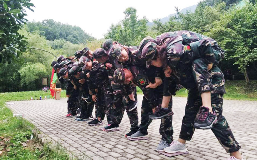 凝心聚力，挑戰(zhàn)自我---桂仁醫(yī)藥開(kāi)展戶(hù)外拓展訓(xùn)練